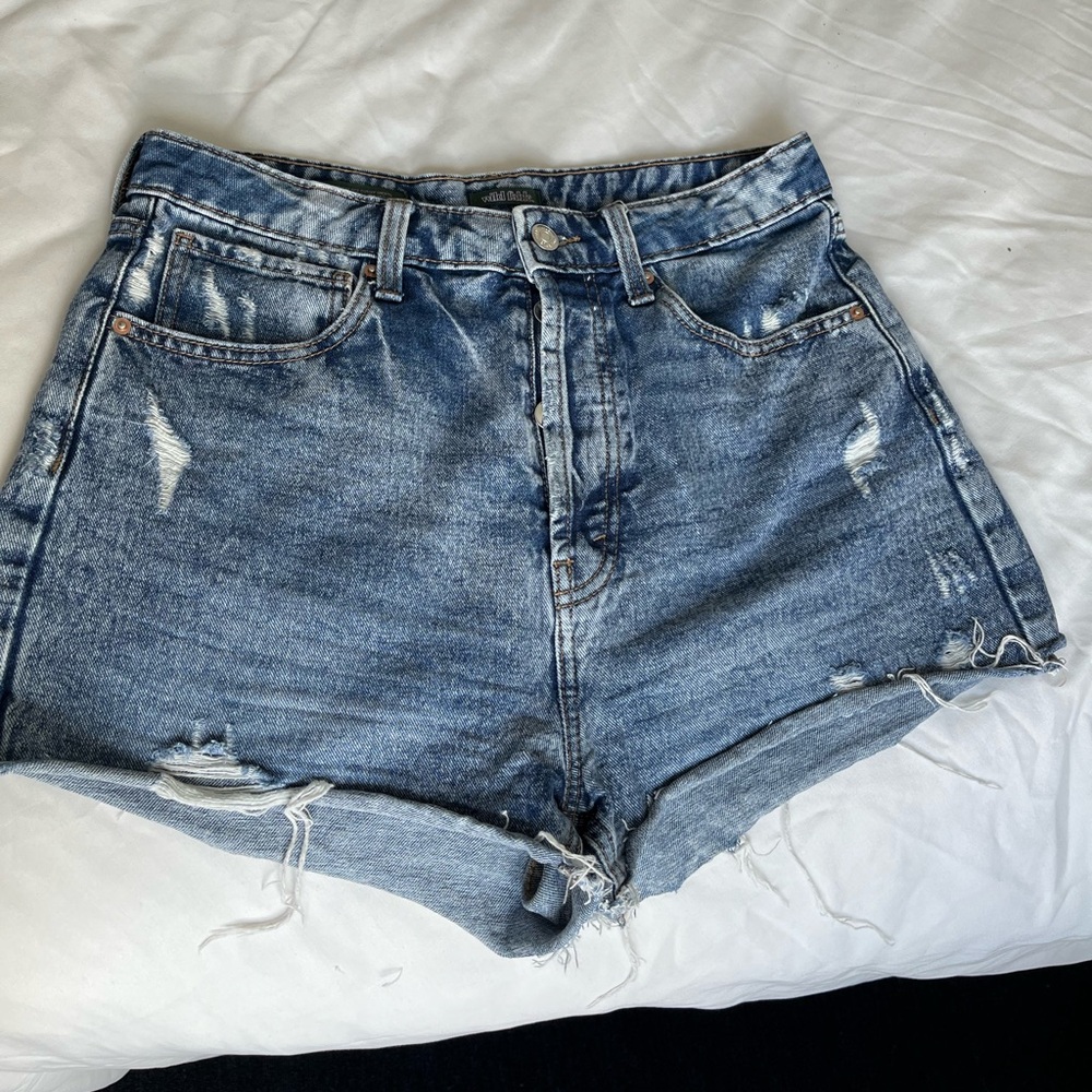 Wild Fable high rise cut off denim shorts
Size 6